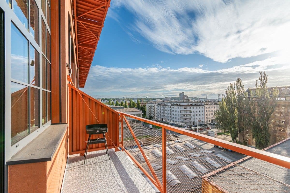 2 bedroom with open-plan kitchen flat to rent, 90 m², Kolbenova, Prague, Prague 2 bedroom with open-plan kitchen flat to rent, 90 m², Kolbenova, Prague, Prague