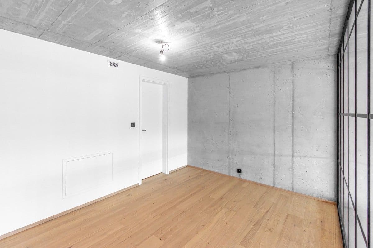 2 bedroom with open-plan kitchen flat to rent, 90 m², Kolbenova, Prague, Prague 2 bedroom with open-plan kitchen flat to rent, 90 m², Kolbenova, Prague, Prague