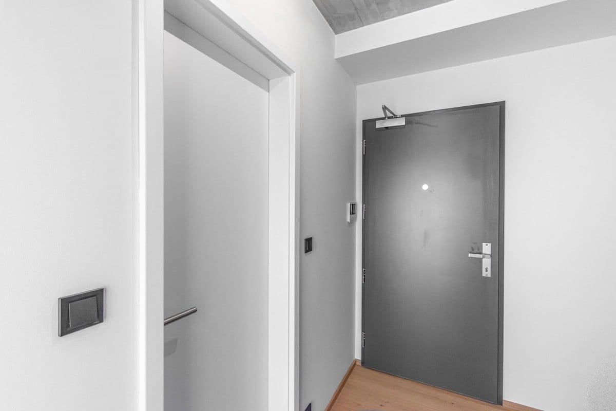 2 bedroom with open-plan kitchen flat to rent, 90 m², Kolbenova, Prague, Prague 2 bedroom with open-plan kitchen flat to rent, 90 m², Kolbenova, Prague, Prague