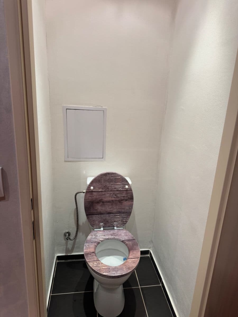 1 bedroom with open-plan kitchen flat to rent, 40 m², Benešovská, Kladno, Středočeský Region 1 bedroom with open-plan kitchen flat to rent, 40 m², Benešovská, Kladno, Středočeský Region