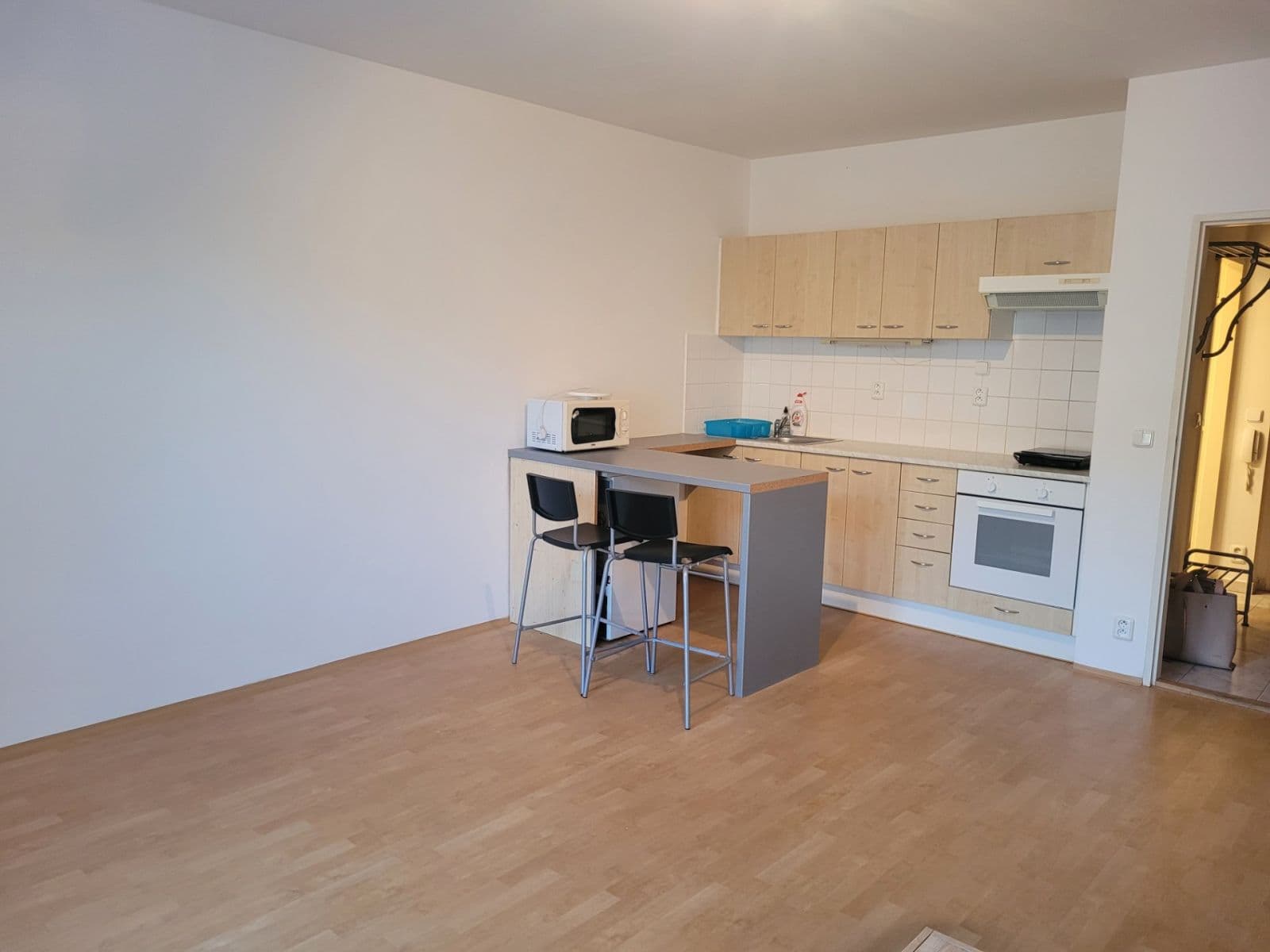 Studio flat to rent, 30 m², Za Mlýnem, Hostivice, Středočeský Region Studio flat to rent, 30 m², Za Mlýnem, Hostivice, Středočeský Region