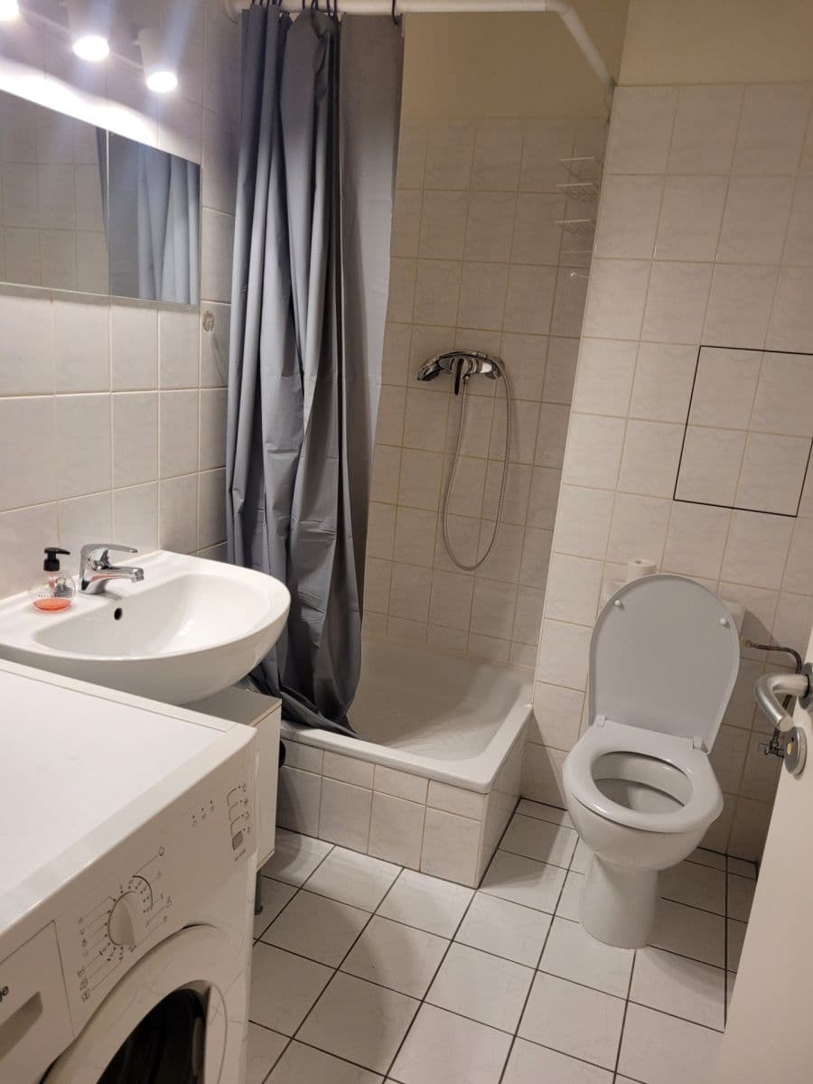 Studio flat to rent, 30 m², Za Mlýnem, Hostivice, Středočeský Region Studio flat to rent, 30 m², Za Mlýnem, Hostivice, Středočeský Region