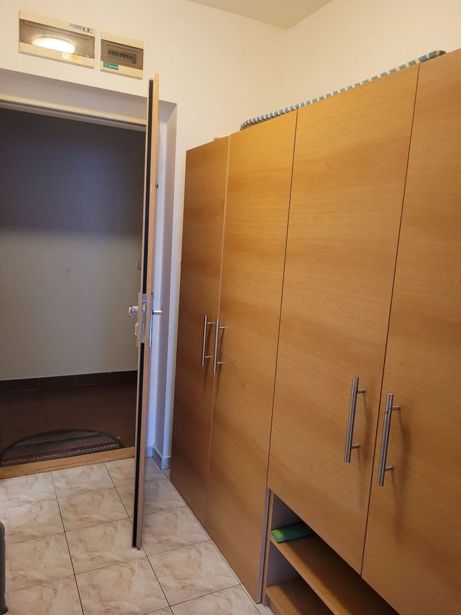 Studio flat to rent, 30 m², Za Mlýnem, Hostivice, Středočeský Region Studio flat to rent, 30 m², Za Mlýnem, Hostivice, Středočeský Region