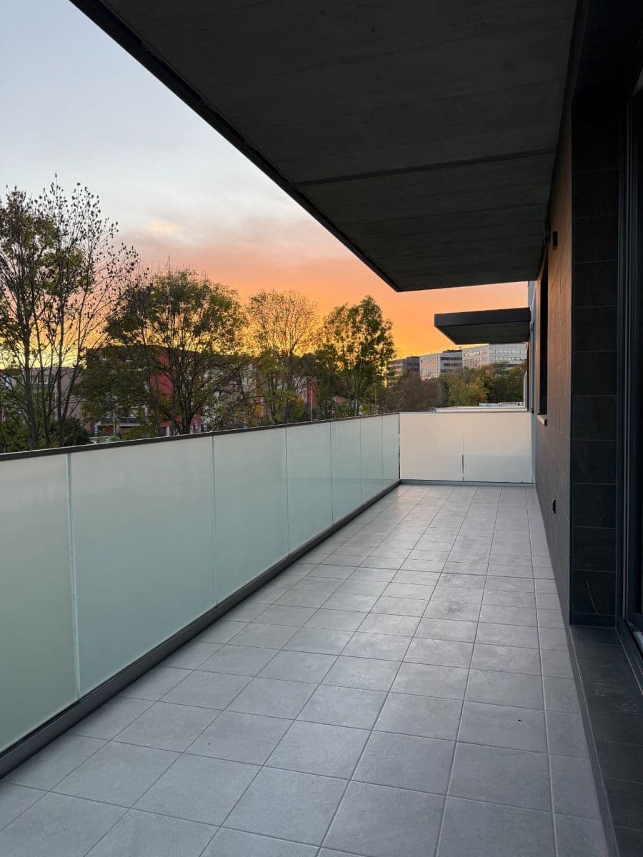 1 bedroom with open-plan kitchen flat to rent, 52 m², Čakovická, Prague, Prague 1 bedroom with open-plan kitchen flat to rent, 52 m², Čakovická, Prague, Prague