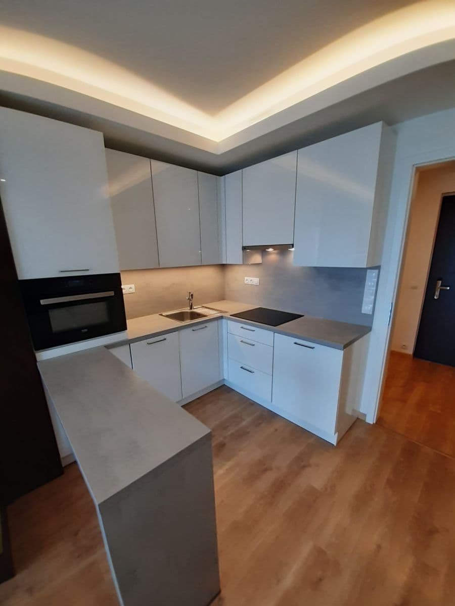 Studio flat to rent, 31 m², Mukařovského, Prague, Prague Studio flat to rent, 31 m², Mukařovského, Prague, Prague