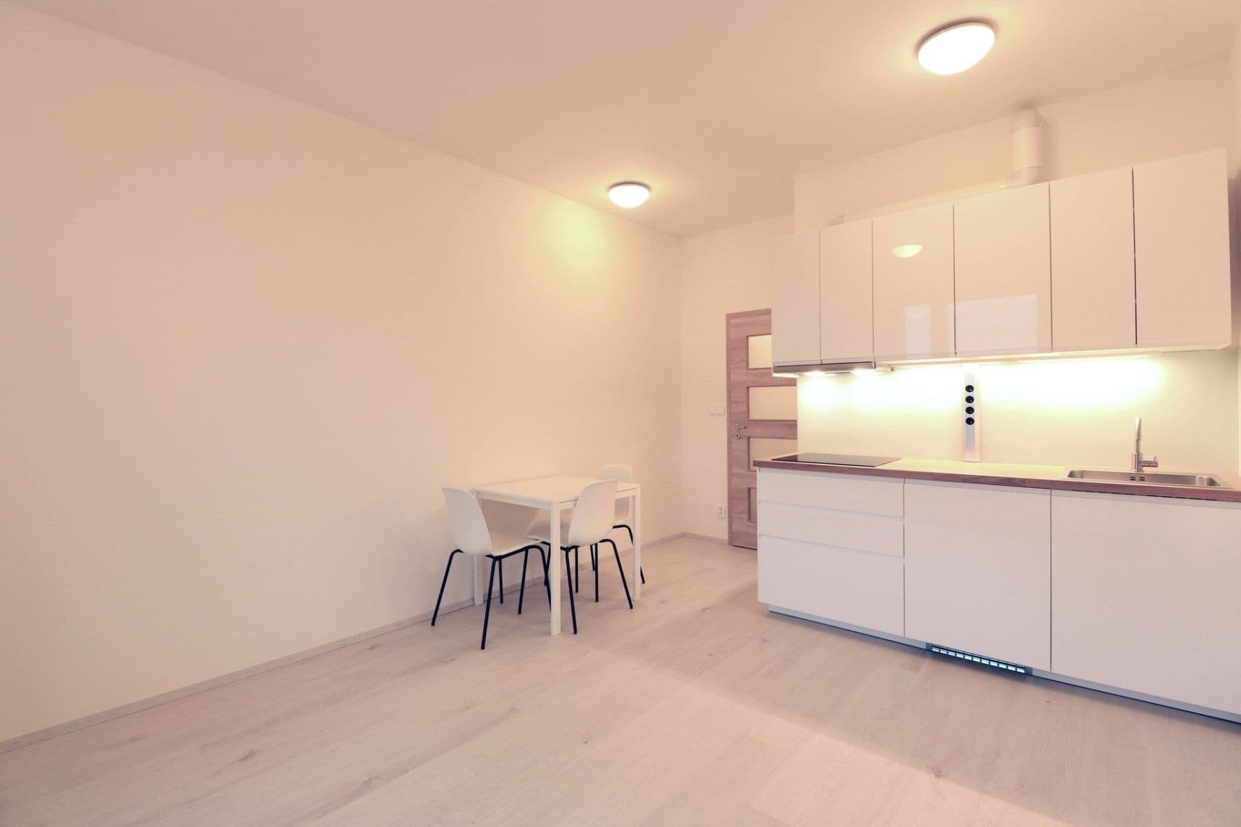 Studio flat to rent, 25 m², Augustina Lukeše, Brandýs nad Labem-Stará Boleslav, Středočeský Region Studio flat to rent, 25 m², Augustina Lukeše, Brandýs nad Labem-Stará Boleslav, Středočeský Region