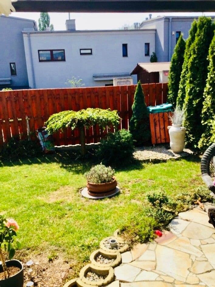 2 bedroom with open-plan kitchen flat for sale, 65 m², Severní, Jinočany, Středočeský Region 2 bedroom with open-plan kitchen flat for sale, 65 m², Severní, Jinočany, Středočeský Region