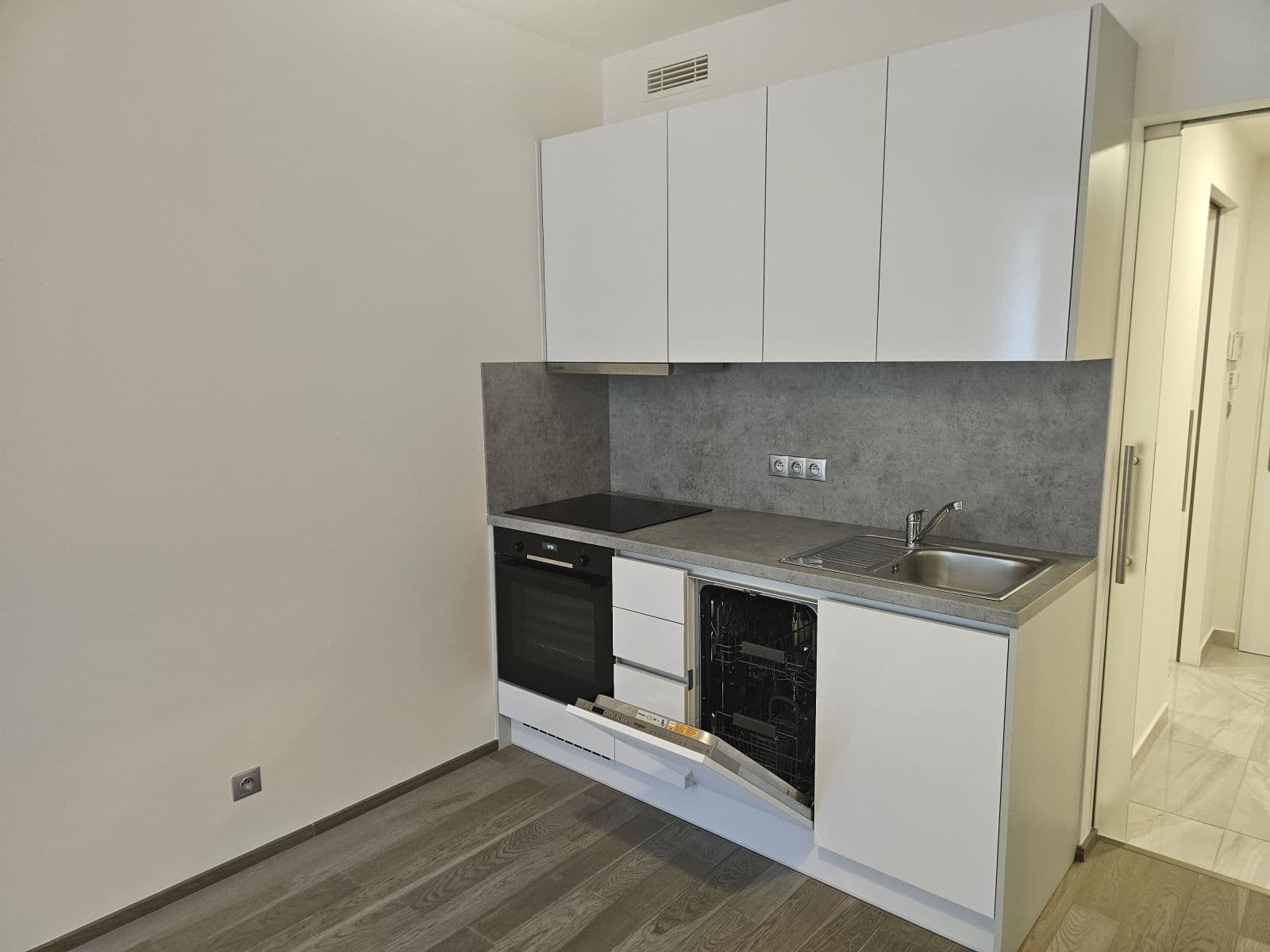 flat to rent, 38 m², Kurta Konráda, Prague, Prague flat to rent, 38 m², Kurta Konráda, Prague, Prague