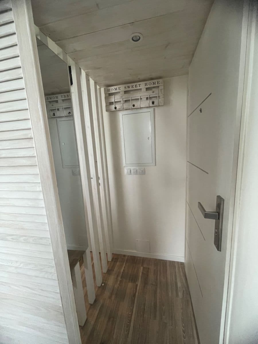 Studio flat to rent, 37 m², Zbuzanská, Prague, Prague Studio flat to rent, 37 m², Zbuzanská, Prague, Prague