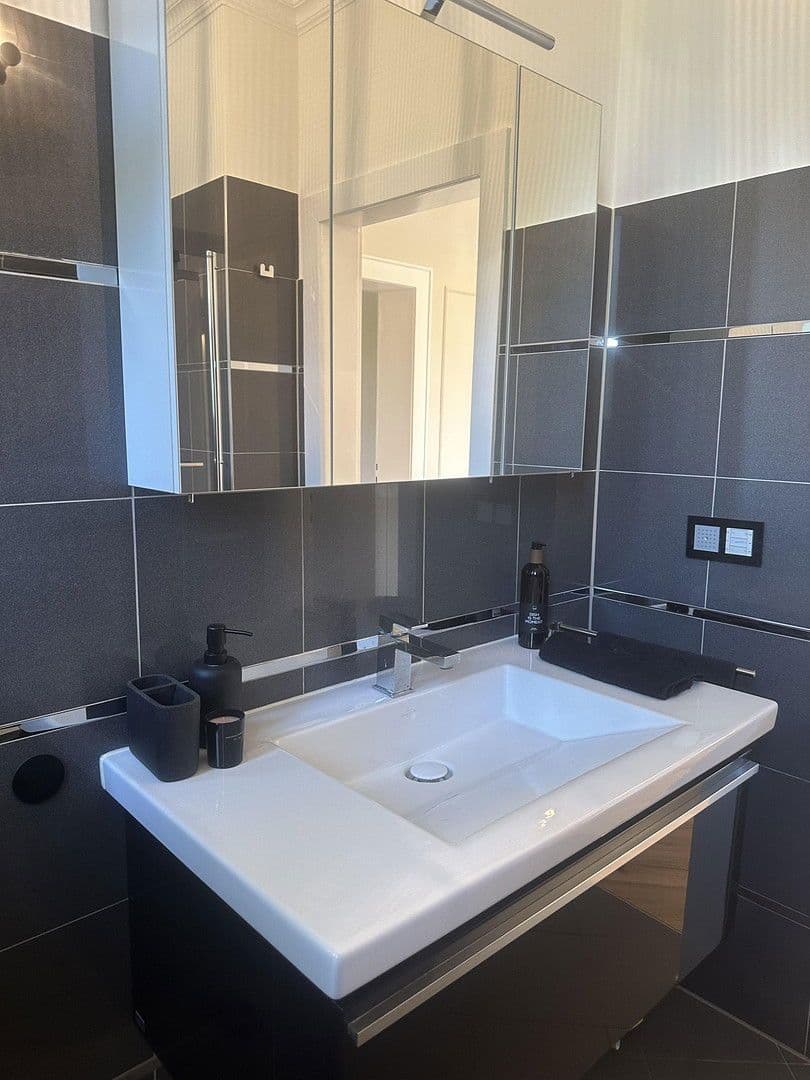 3 bedroom flat to rent, 85 m², Bergische-Landstr.262, Düsseldorf, North Rhine-Westphalia 3 bedroom flat to rent, 85 m², Bergische-Landstr.262, Düsseldorf, North Rhine-Westphalia