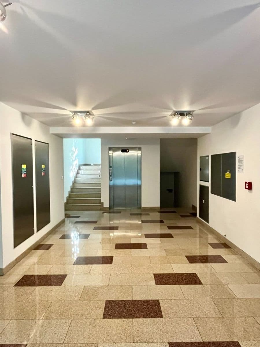 2 bedroom with open-plan kitchen flat to rent, 80 m², K Vltavě, Prague, Prague 2 bedroom with open-plan kitchen flat to rent, 80 m², K Vltavě, Prague, Prague