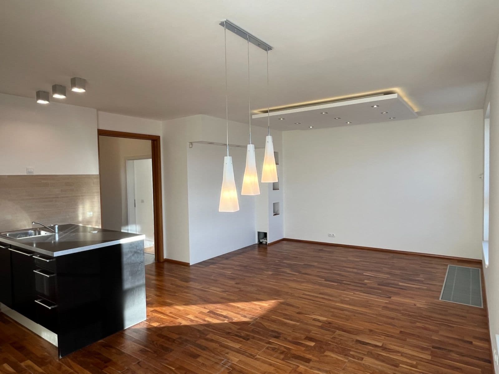 3 bedroom with open-plan kitchen flat to rent, 90 m², U Uranie, Prague, Prague 3 bedroom with open-plan kitchen flat to rent, 90 m², U Uranie, Prague, Prague