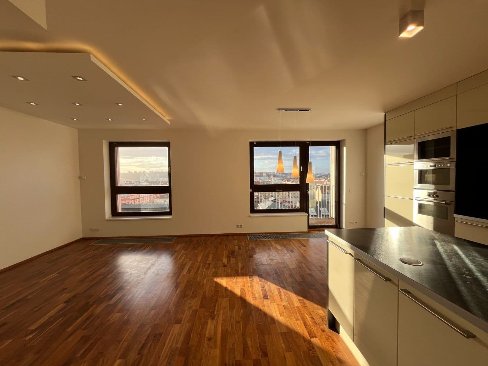 3 bedroom with open-plan kitchen flat to rent, 90 m², U Uranie, Prague, Prague 3 bedroom with open-plan kitchen flat to rent, 90 m², U Uranie, Prague, Prague