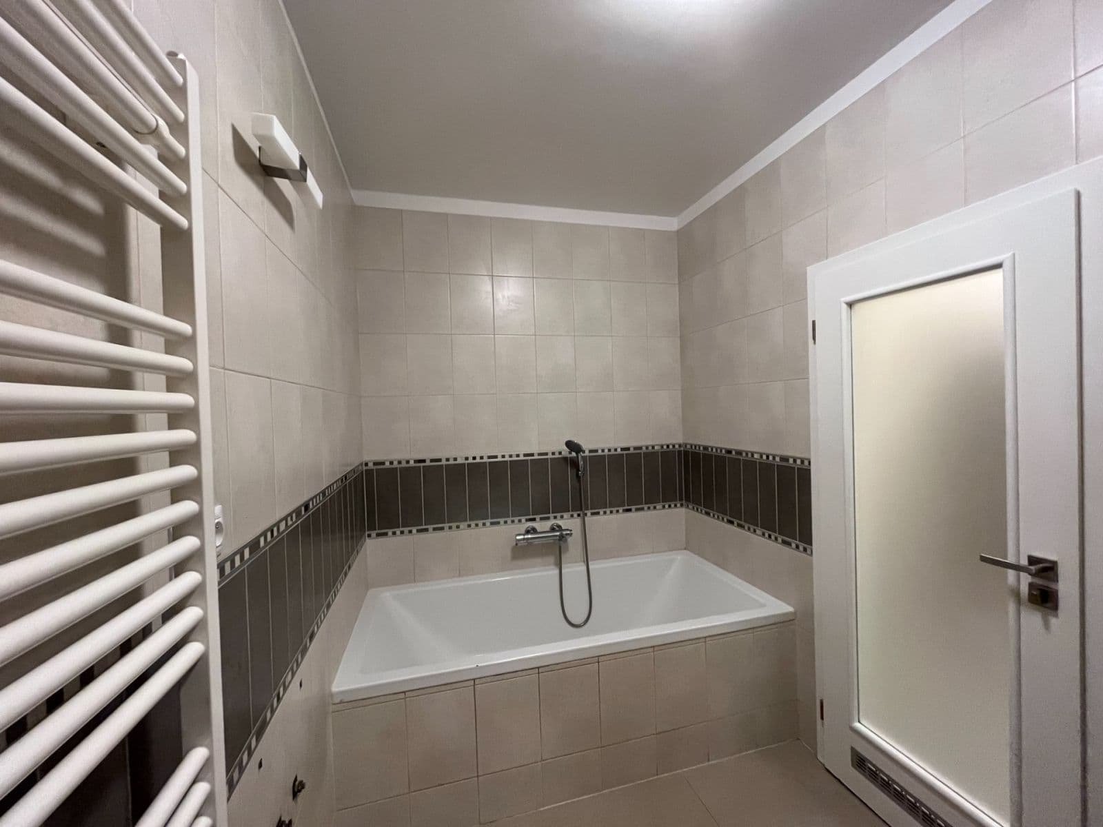 3 bedroom with open-plan kitchen flat to rent, 90 m², U Uranie, Prague, Prague 3 bedroom with open-plan kitchen flat to rent, 90 m², U Uranie, Prague, Prague