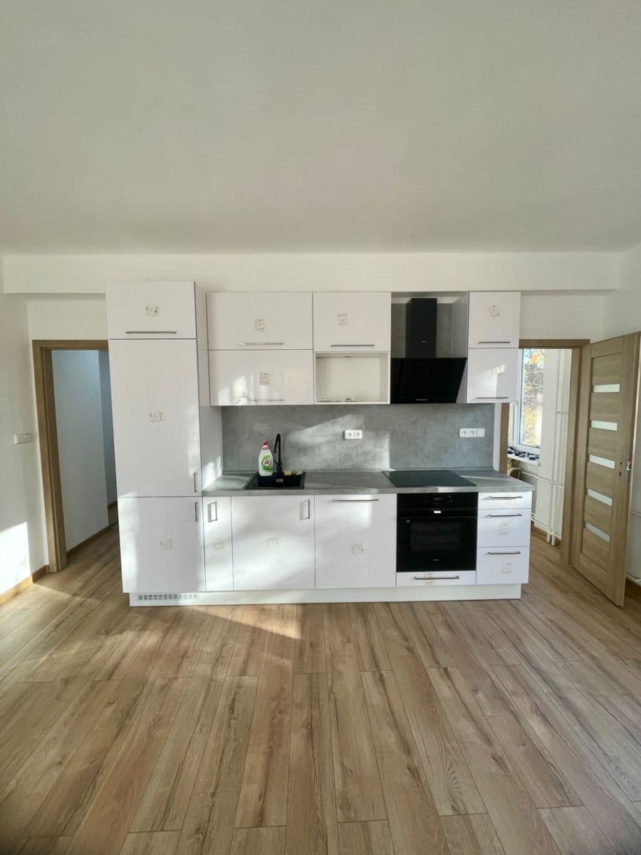 1 bedroom with open-plan kitchen flat to rent, 46 m², Matuškova, Havířov, Moravskoslezský Region 1 bedroom with open-plan kitchen flat to rent, 46 m², Matuškova, Havířov, Moravskoslezský Region