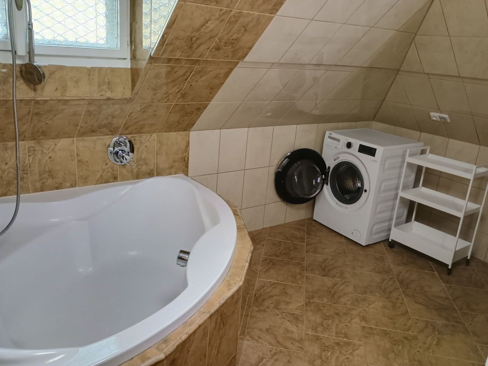 3 bedroom flat to rent, 85 m², Na Truhlářce, Prague, Prague 3 bedroom flat to rent, 85 m², Na Truhlářce, Prague, Prague