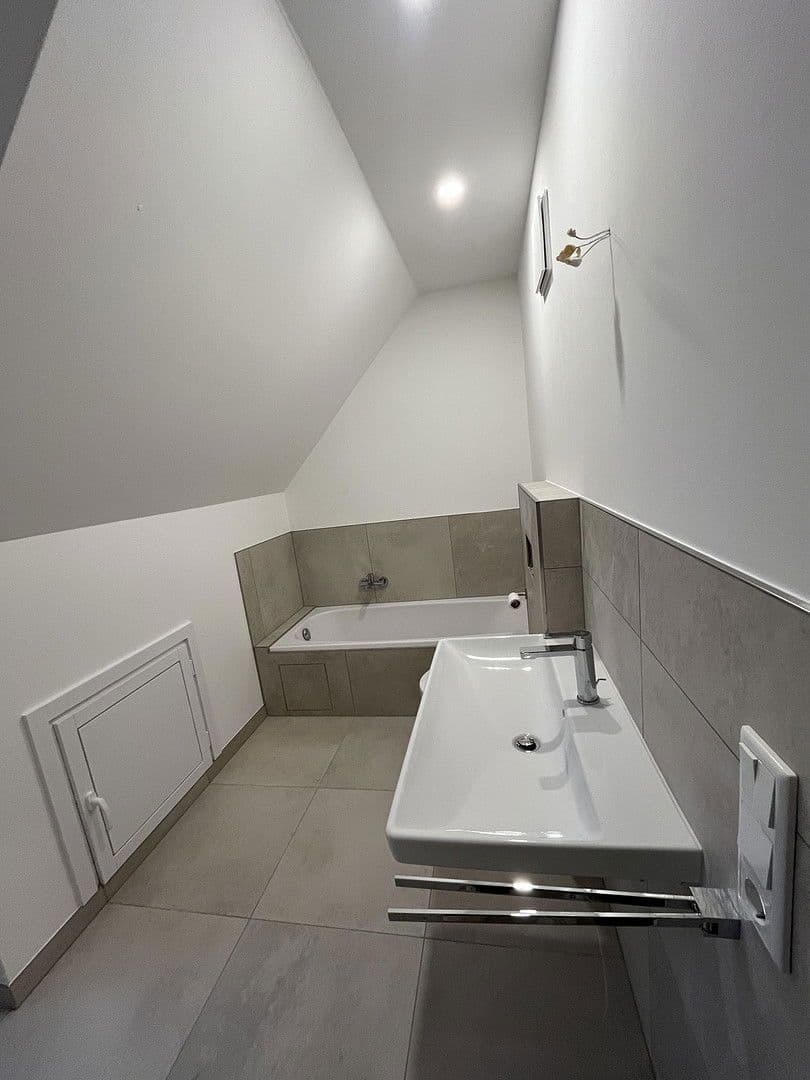 3 bedroom flat to rent, 100 m², Bahnhofsstraße 9, Eichenau, Bavaria 3 bedroom flat to rent, 100 m², Bahnhofsstraße 9, Eichenau, Bavaria