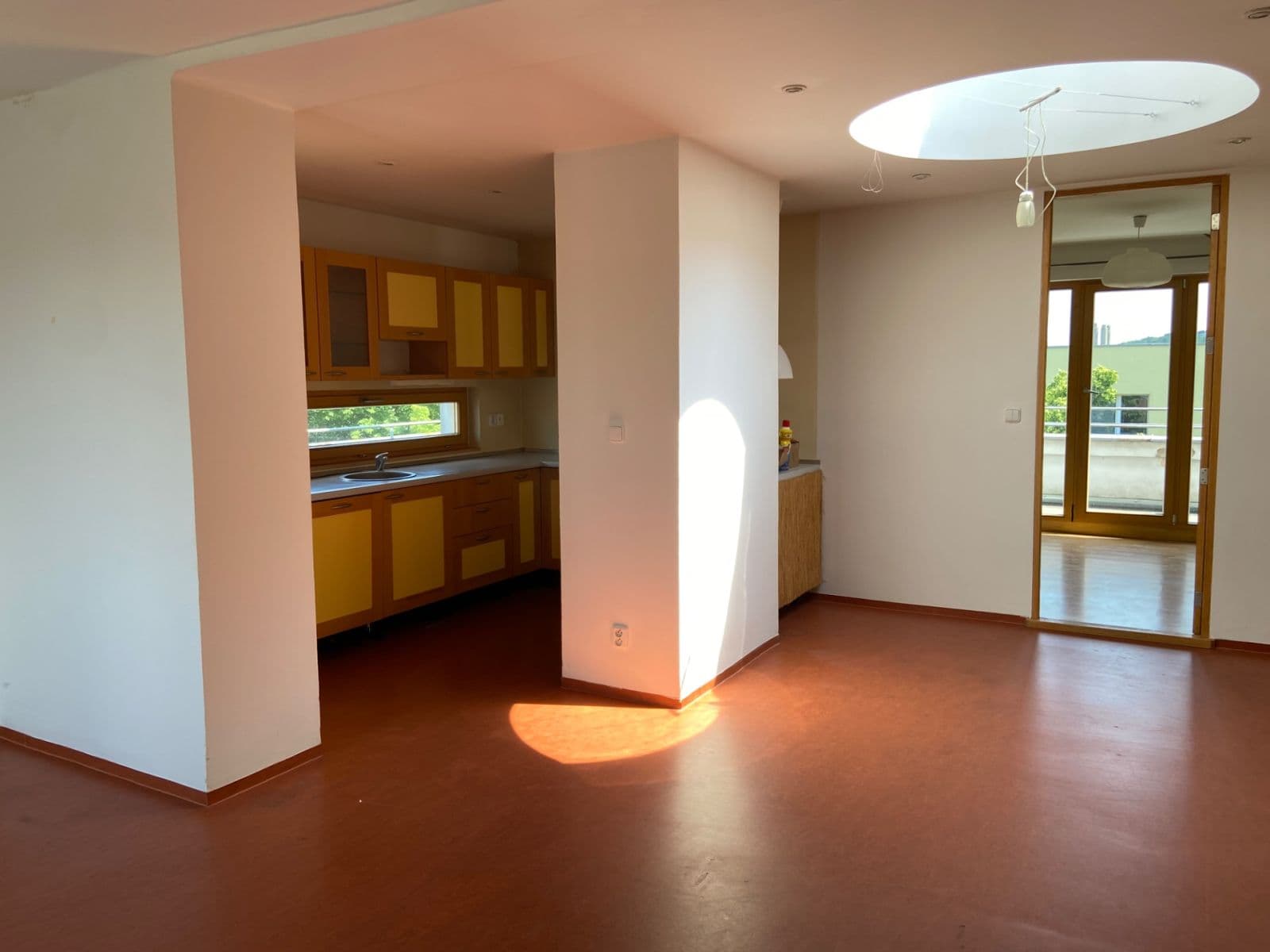 4 bedroom with open-plan kitchen flat to rent, 105 m², Za Vokovickou vozovnou, Prague, Prague 4 bedroom with open-plan kitchen flat to rent, 105 m², Za Vokovickou vozovnou, Prague, Prague