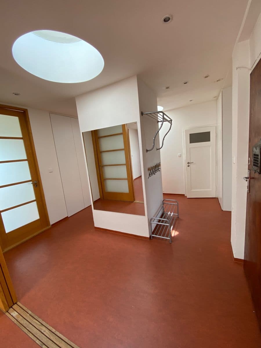 4 bedroom with open-plan kitchen flat to rent, 105 m², Za Vokovickou vozovnou, Prague, Prague 4 bedroom with open-plan kitchen flat to rent, 105 m², Za Vokovickou vozovnou, Prague, Prague