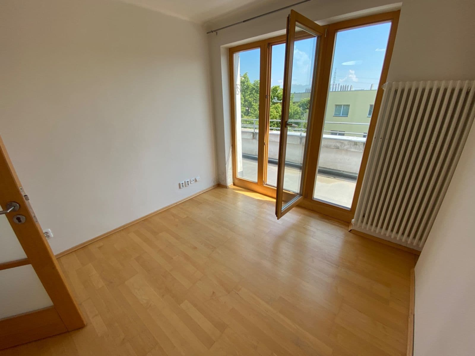 4 bedroom with open-plan kitchen flat to rent, 105 m², Za Vokovickou vozovnou, Prague, Prague 4 bedroom with open-plan kitchen flat to rent, 105 m², Za Vokovickou vozovnou, Prague, Prague