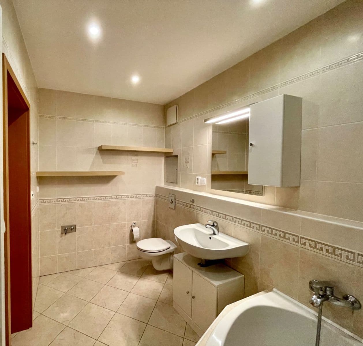 1 bedroom with open-plan kitchen flat to rent, 58 m², Raichlova, Prague, Prague 1 bedroom with open-plan kitchen flat to rent, 58 m², Raichlova, Prague, Prague