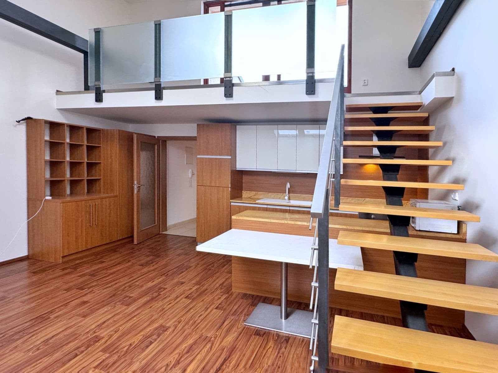 1 bedroom with open-plan kitchen flat to rent, 81 m², Hybešova, Brno, Jihomoravský Region 1 bedroom with open-plan kitchen flat to rent, 81 m², Hybešova, Brno, Jihomoravský Region