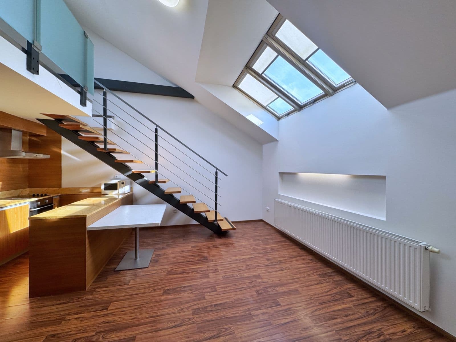 1 bedroom with open-plan kitchen flat to rent, 81 m², Hybešova, Brno, Jihomoravský Region 1 bedroom with open-plan kitchen flat to rent, 81 m², Hybešova, Brno, Jihomoravský Region