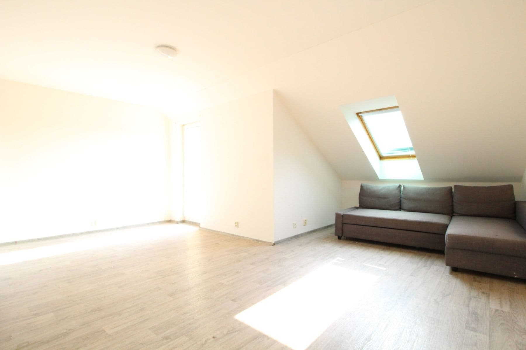 Studio flat to rent, 48 m², Nad Štolami, Odolena Voda, Středočeský Region Studio flat to rent, 48 m², Nad Štolami, Odolena Voda, Středočeský Region