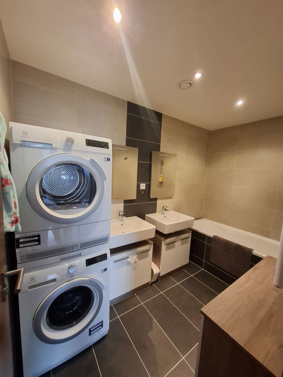 3 bedroom with open-plan kitchen flat to rent, 102 m², Petržílkova, Prague, Prague 3 bedroom with open-plan kitchen flat to rent, 102 m², Petržílkova, Prague, Prague