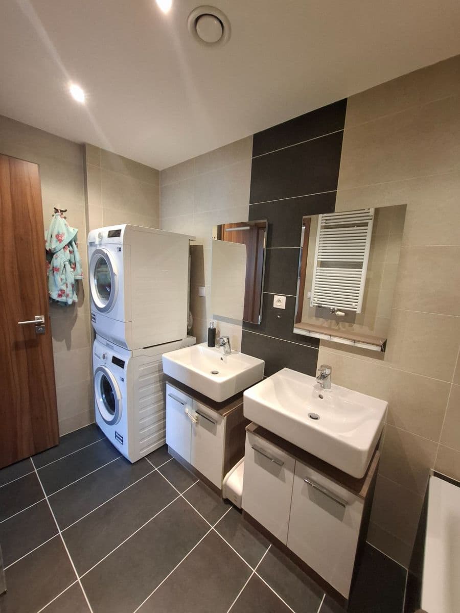 3 bedroom with open-plan kitchen flat to rent, 102 m², Petržílkova, Prague, Prague 3 bedroom with open-plan kitchen flat to rent, 102 m², Petržílkova, Prague, Prague