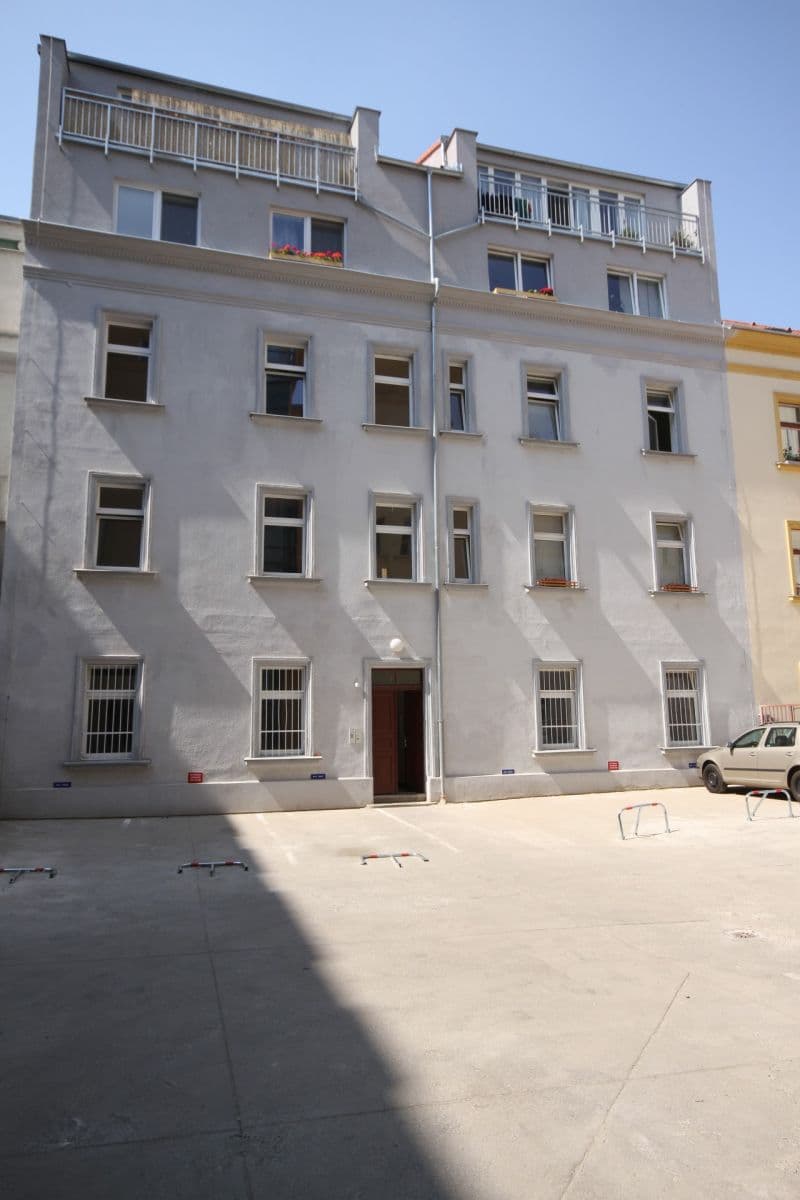 1 bedroom with open-plan kitchen flat to rent, 40 m², Na Maninách, Prague, Prague 1 bedroom with open-plan kitchen flat to rent, 40 m², Na Maninách, Prague, Prague