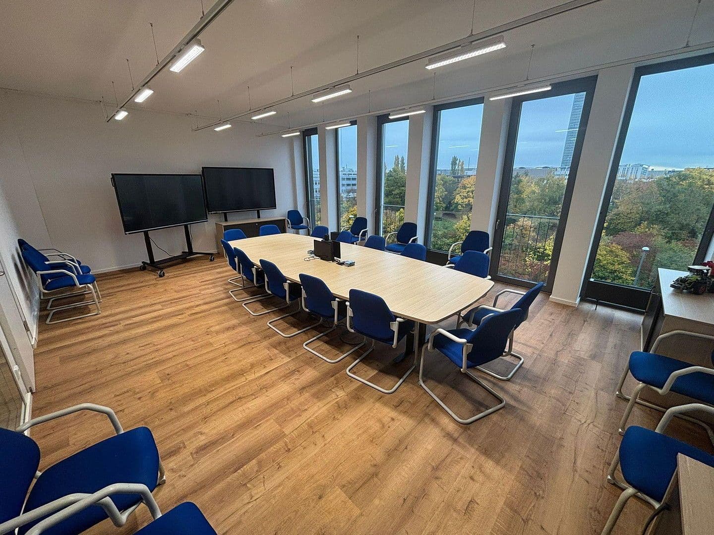 office to rent, 1,200 m², Pelkovenstraße 145, München, Bavaria office to rent, 1,200 m², Pelkovenstraße 145, München, Bavaria