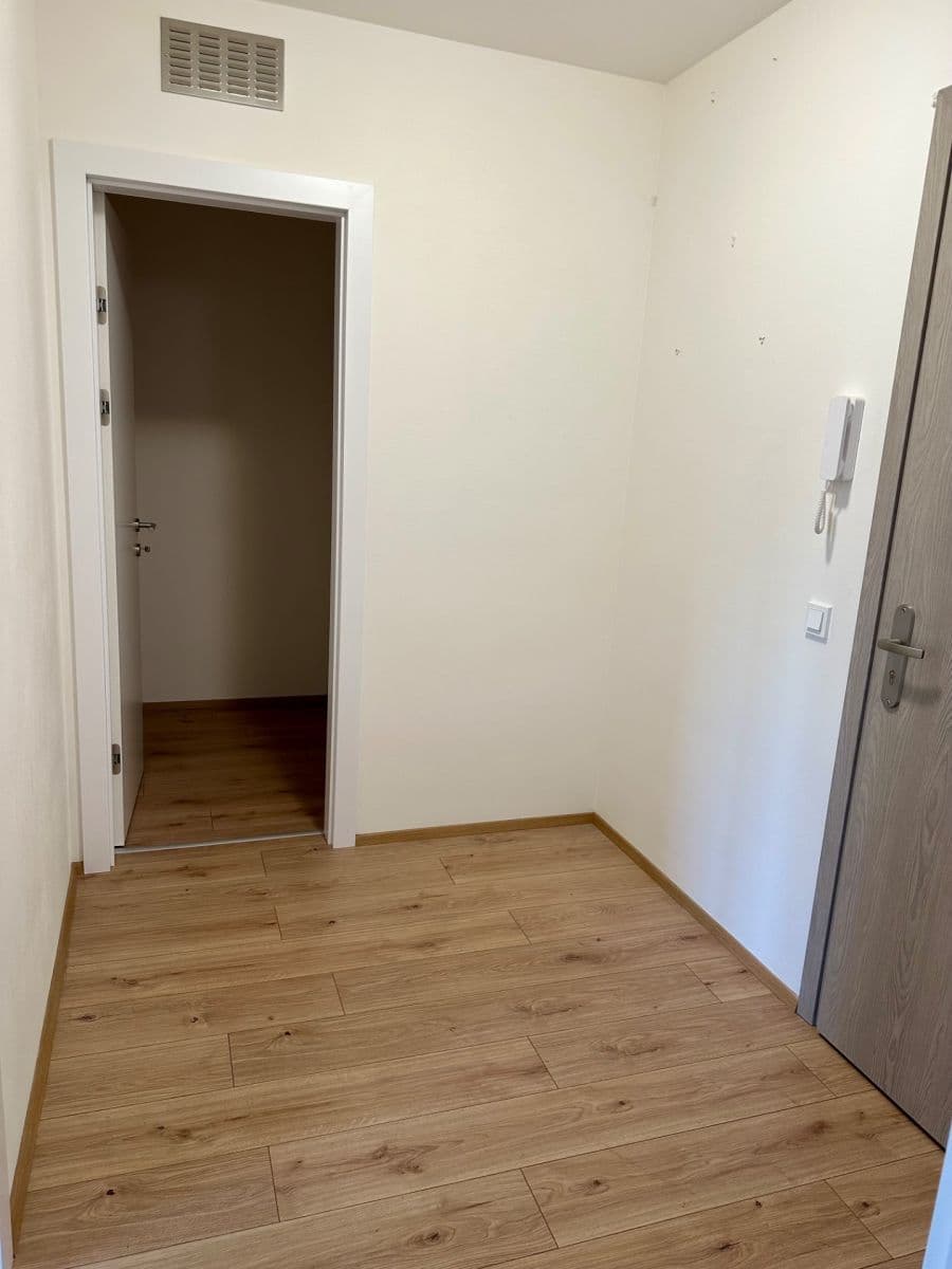 Studio flat to rent, 60 m², Průběžná, Hradec Králové, Královéhradecký Region Studio flat to rent, 60 m², Průběžná, Hradec Králové, Královéhradecký Region