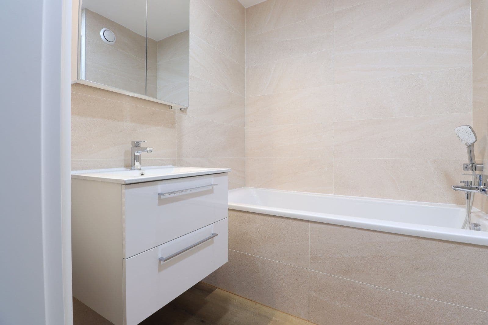 2 bedroom with open-plan kitchen flat to rent, 78 m², Ohradní, Prague, Prague 2 bedroom with open-plan kitchen flat to rent, 78 m², Ohradní, Prague, Prague