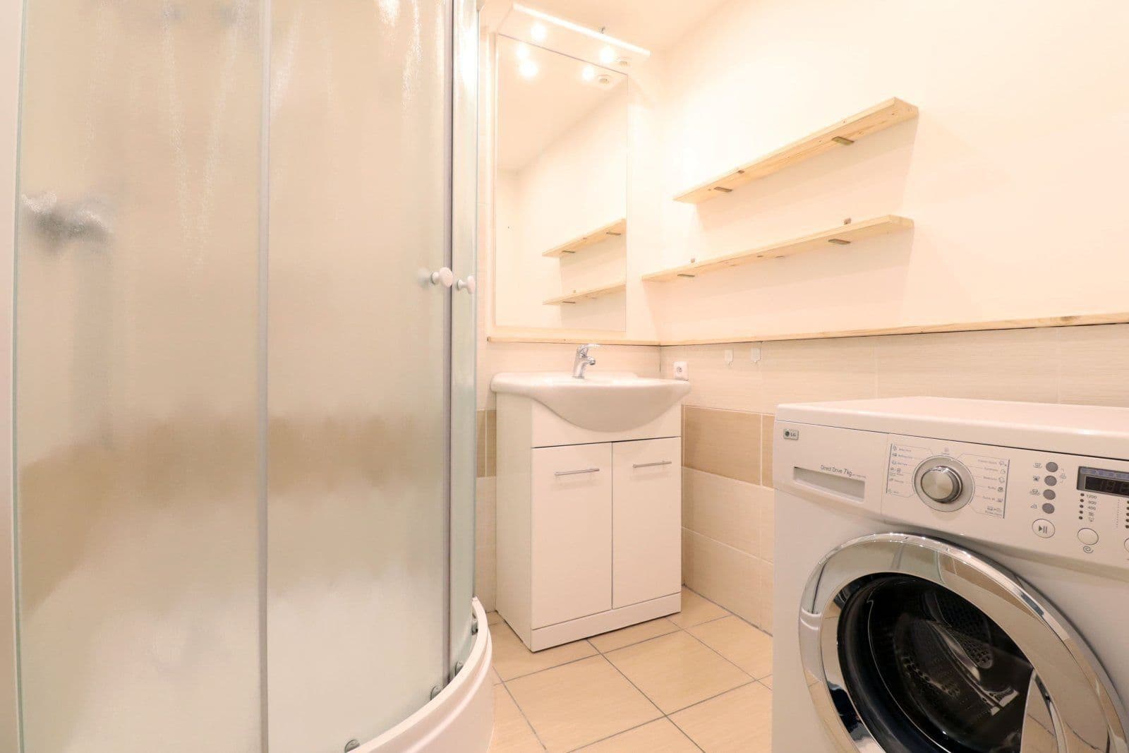 1 bedroom with open-plan kitchen flat to rent, 46 m², Kettnerova, Prague, Prague 1 bedroom with open-plan kitchen flat to rent, 46 m², Kettnerova, Prague, Prague