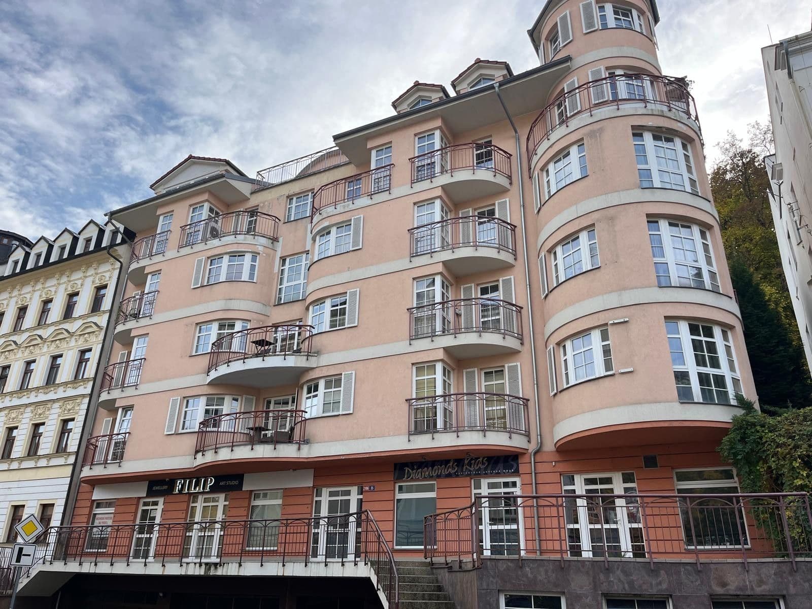 2 bedroom with open-plan kitchen flat for sale, 301 m², Zámecký vrch, Karlovy Vary, Karlovarský Region 2 bedroom with open-plan kitchen flat for sale, 301 m², Zámecký vrch, Karlovy Vary, Karlovarský Region