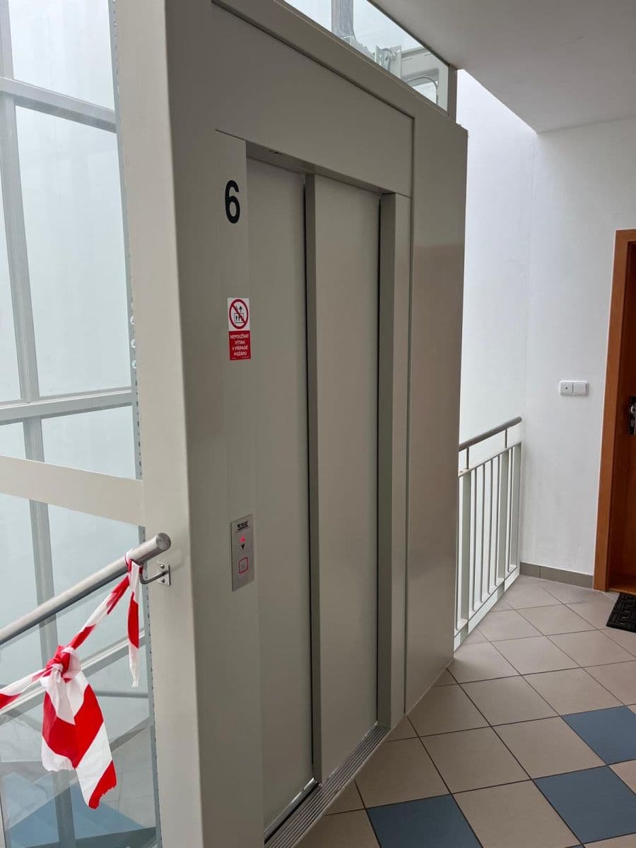 2 bedroom with open-plan kitchen flat for sale, 301 m², Zámecký vrch, Karlovy Vary, Karlovarský Region 2 bedroom with open-plan kitchen flat for sale, 301 m², Zámecký vrch, Karlovy Vary, Karlovarský Region