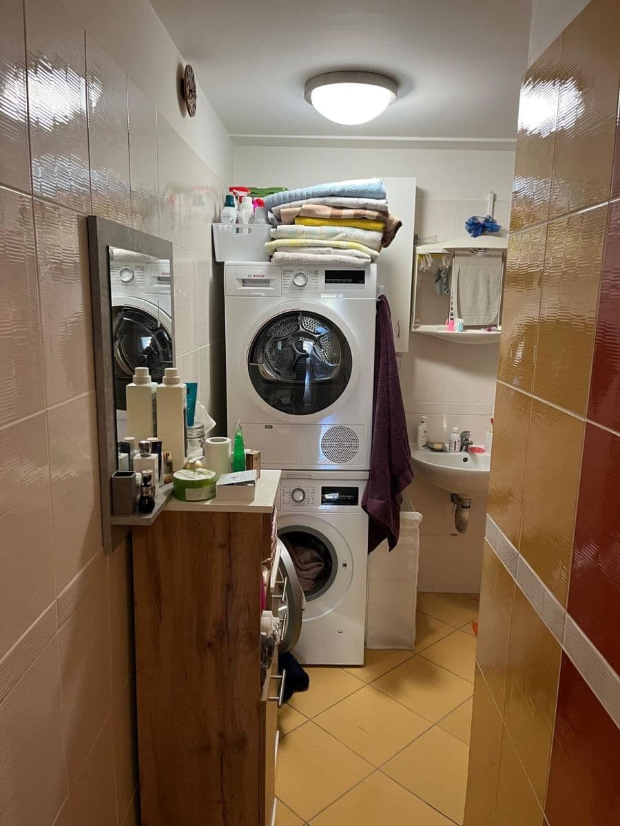 2 bedroom with open-plan kitchen flat for sale, 301 m², Zámecký vrch, Karlovy Vary, Karlovarský Region 2 bedroom with open-plan kitchen flat for sale, 301 m², Zámecký vrch, Karlovy Vary, Karlovarský Region