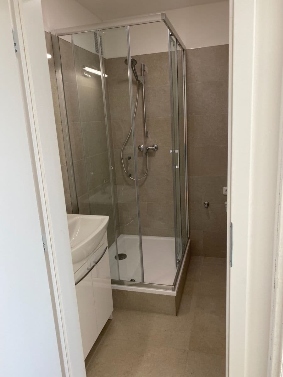 1 bedroom with open-plan kitchen flat to rent, 34 m², Karla Tomana, Kladno, Středočeský Region 1 bedroom with open-plan kitchen flat to rent, 34 m², Karla Tomana, Kladno, Středočeský Region