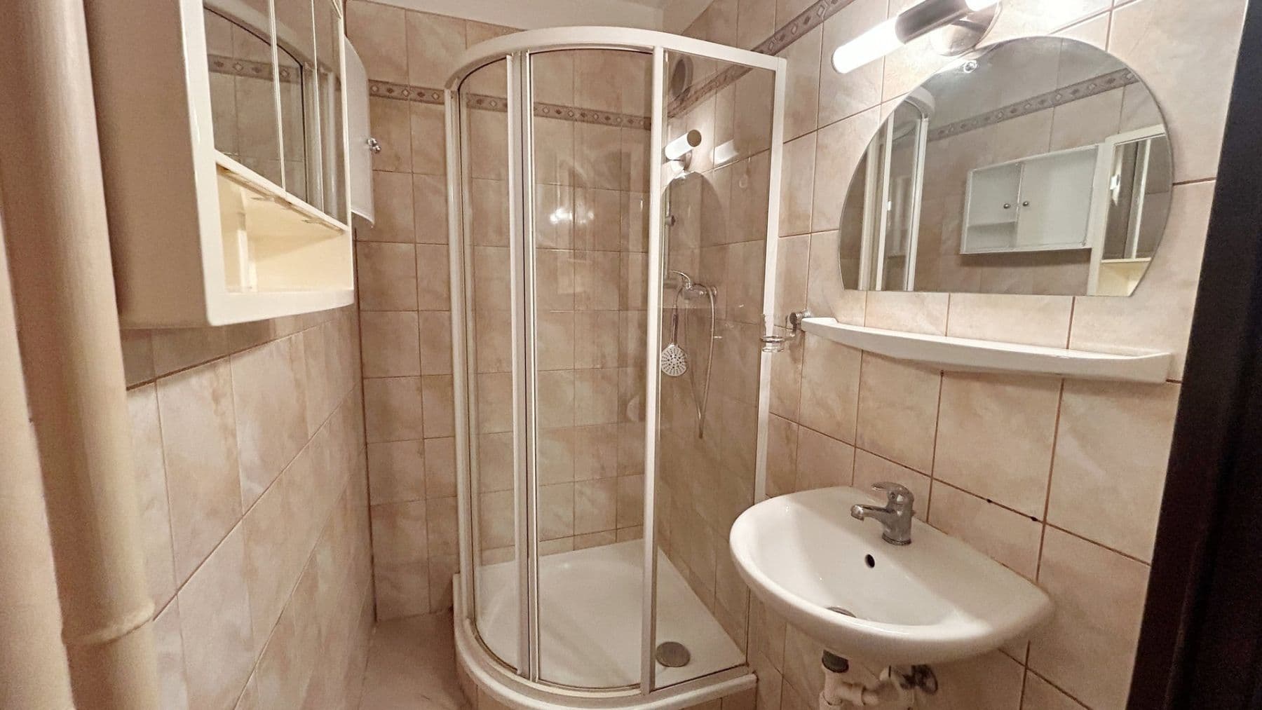 1 bedroom with open-plan kitchen flat to rent, 49 m², Poděbradova, Kladno, Středočeský Region 1 bedroom with open-plan kitchen flat to rent, 49 m², Poděbradova, Kladno, Středočeský Region