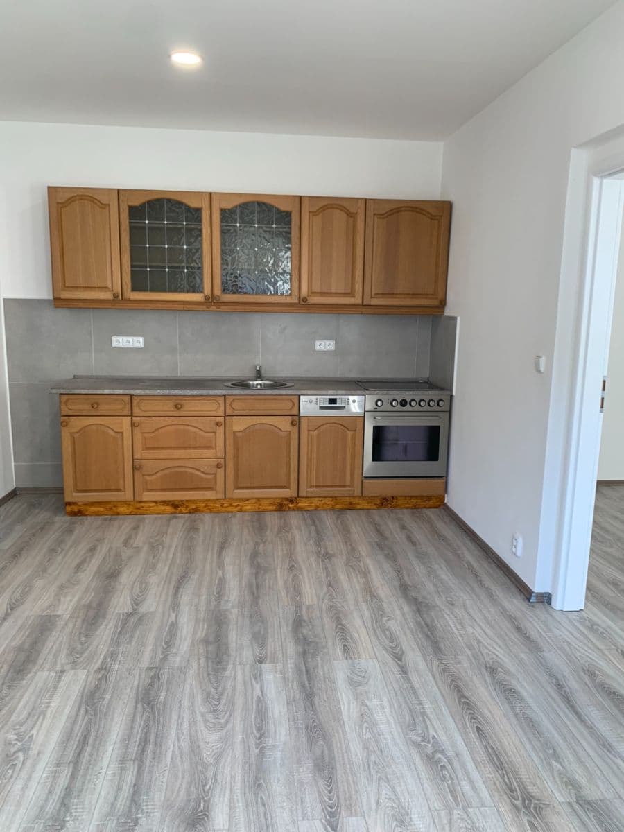 2 bedroom with open-plan kitchen flat to rent, 56 m², Fűgnerova, Louny, Ústecký Region 2 bedroom with open-plan kitchen flat to rent, 56 m², Fűgnerova, Louny, Ústecký Region