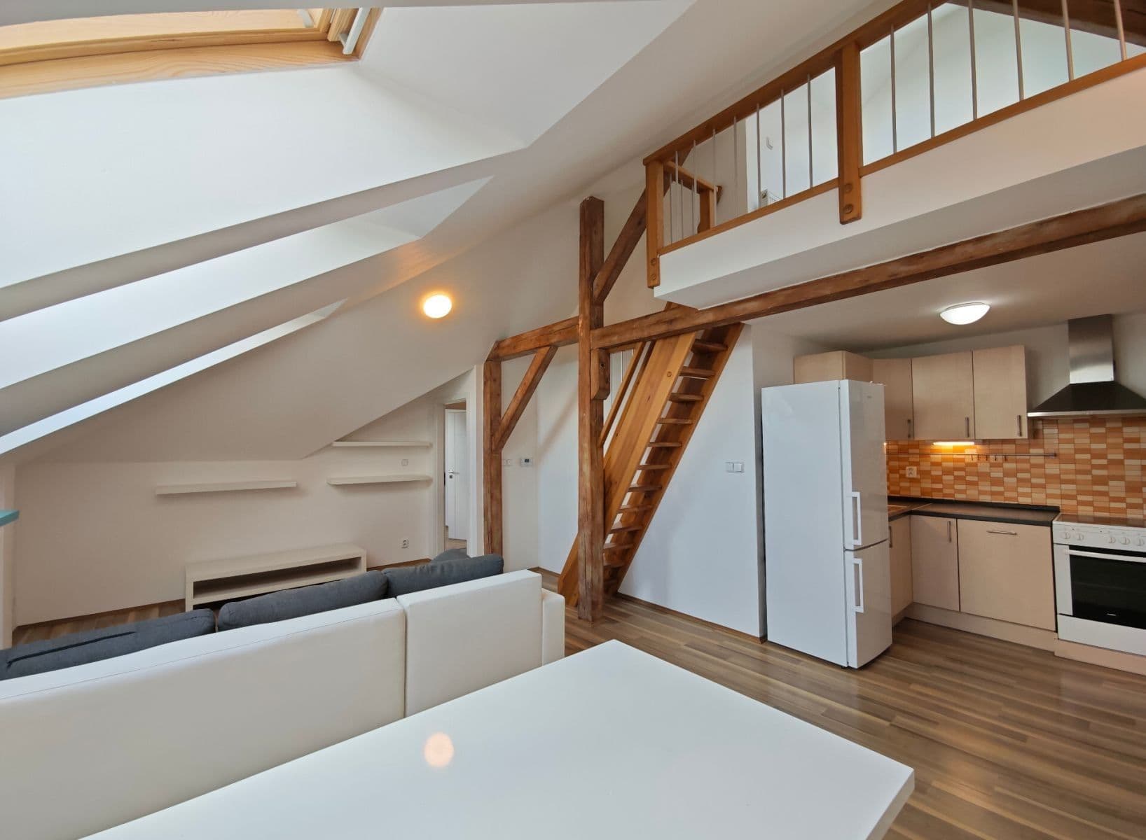 1 bedroom with open-plan kitchen flat to rent, 58 m², Spojovací, Prague, Prague 1 bedroom with open-plan kitchen flat to rent, 58 m², Spojovací, Prague, Prague