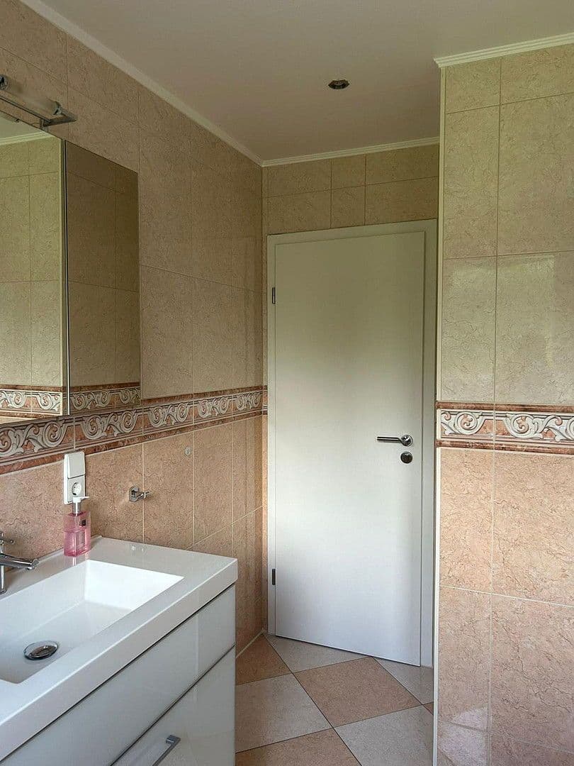 4 bedroom flat to rent, 109 m², Stuttgart, Baden-Württemberg 4 bedroom flat to rent, 109 m², Stuttgart, Baden-Württemberg