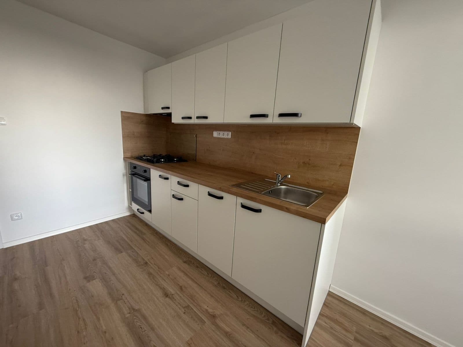 3 bedroom flat to rent, 77 m², Krausova, Prague, Prague 3 bedroom flat to rent, 77 m², Krausova, Prague, Prague