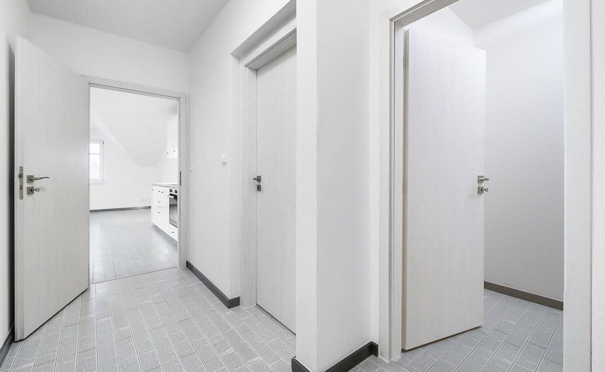 Studio flat to rent, 46 m², O. Peška, Kladno, Středočeský Region Studio flat to rent, 46 m², O. Peška, Kladno, Středočeský Region