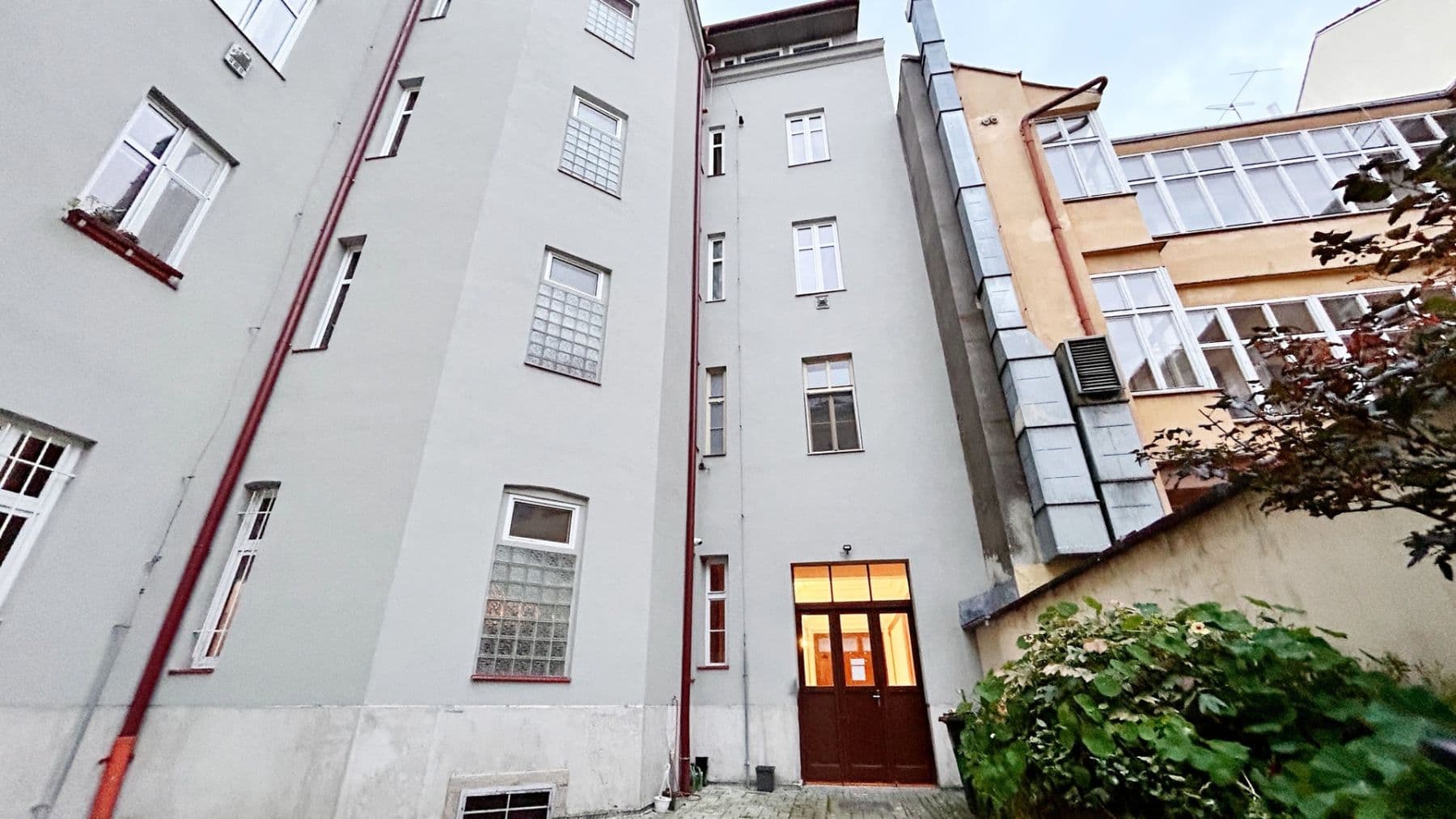 1 bedroom with open-plan kitchen flat to rent, 47 m², Vltavská, Prague, Prague 1 bedroom with open-plan kitchen flat to rent, 47 m², Vltavská, Prague, Prague