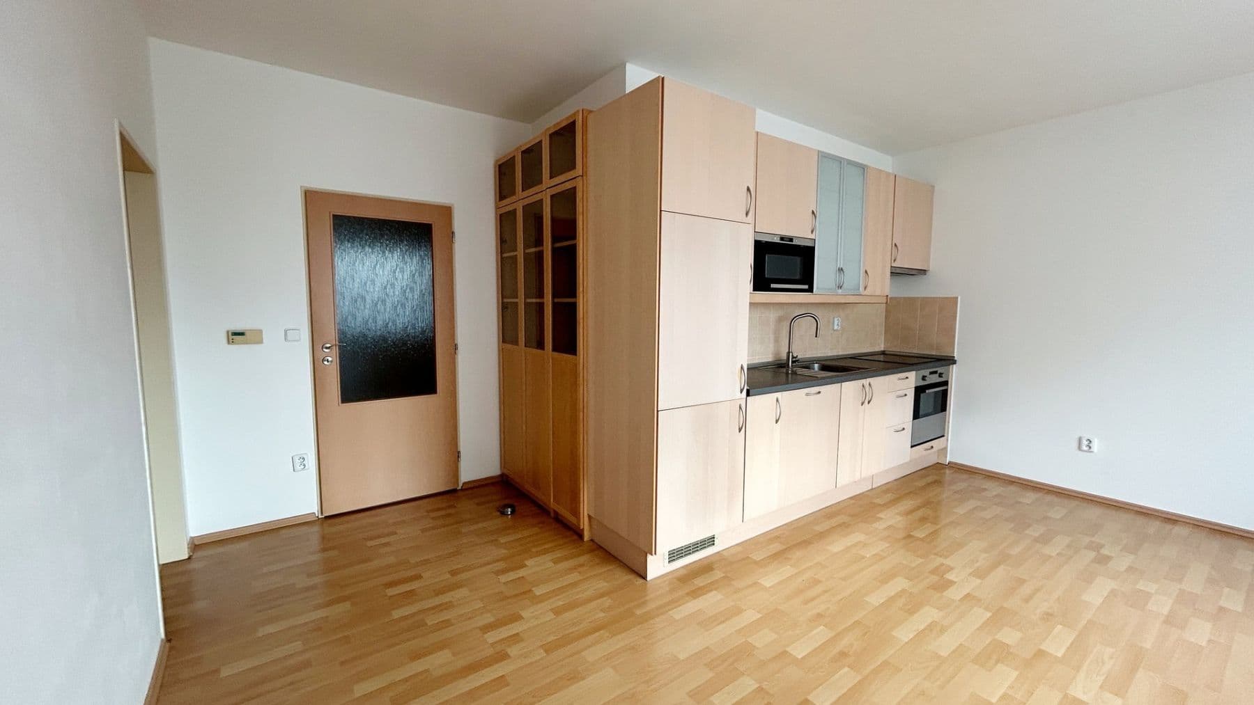 1 bedroom with open-plan kitchen flat to rent, 44 m², Třídvorská, Kolín, Středočeský Region 1 bedroom with open-plan kitchen flat to rent, 44 m², Třídvorská, Kolín, Středočeský Region