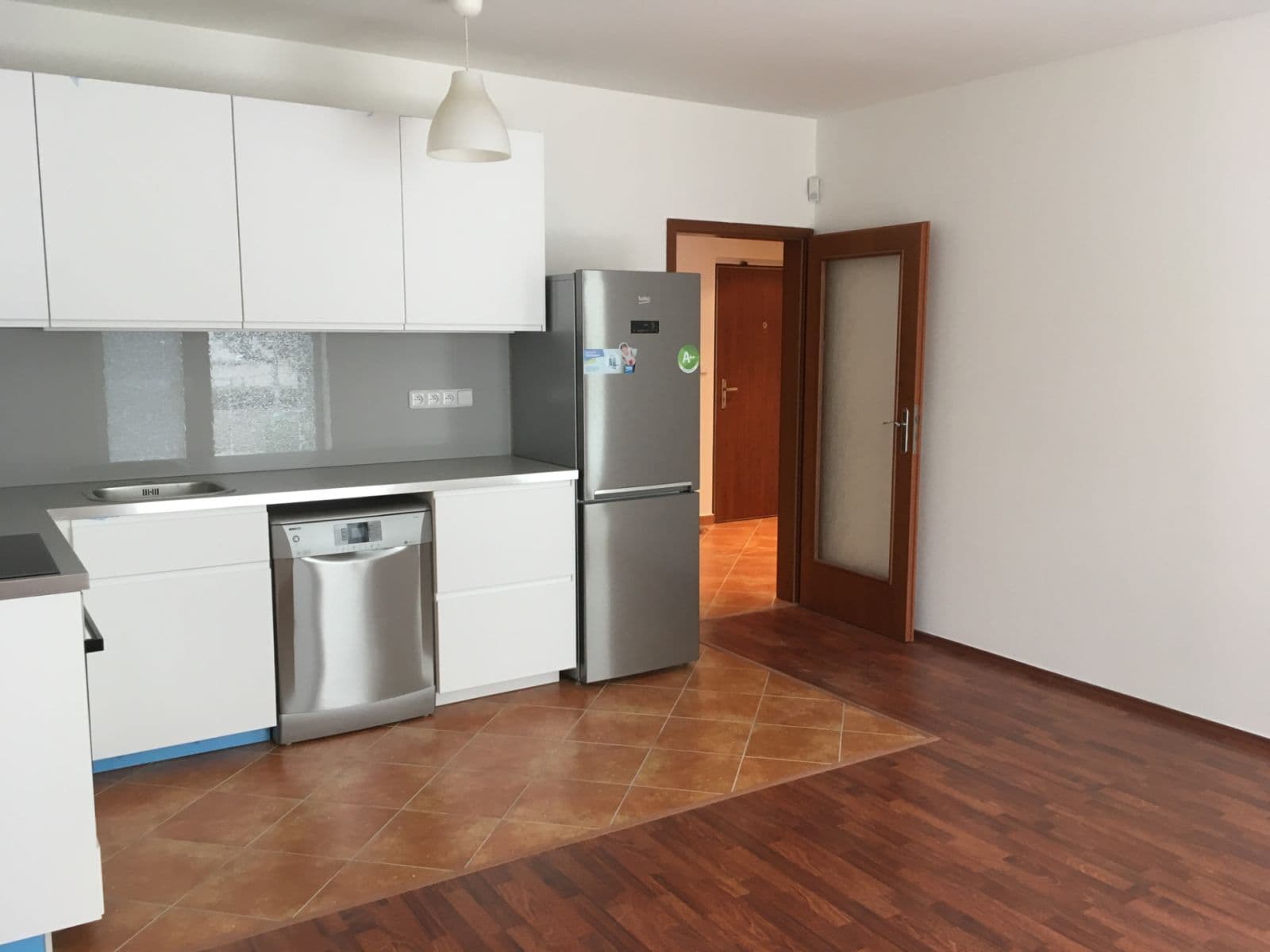 1 bedroom with open-plan kitchen flat to rent, 46 m², Zubrnická, Prague, Prague 1 bedroom with open-plan kitchen flat to rent, 46 m², Zubrnická, Prague, Prague