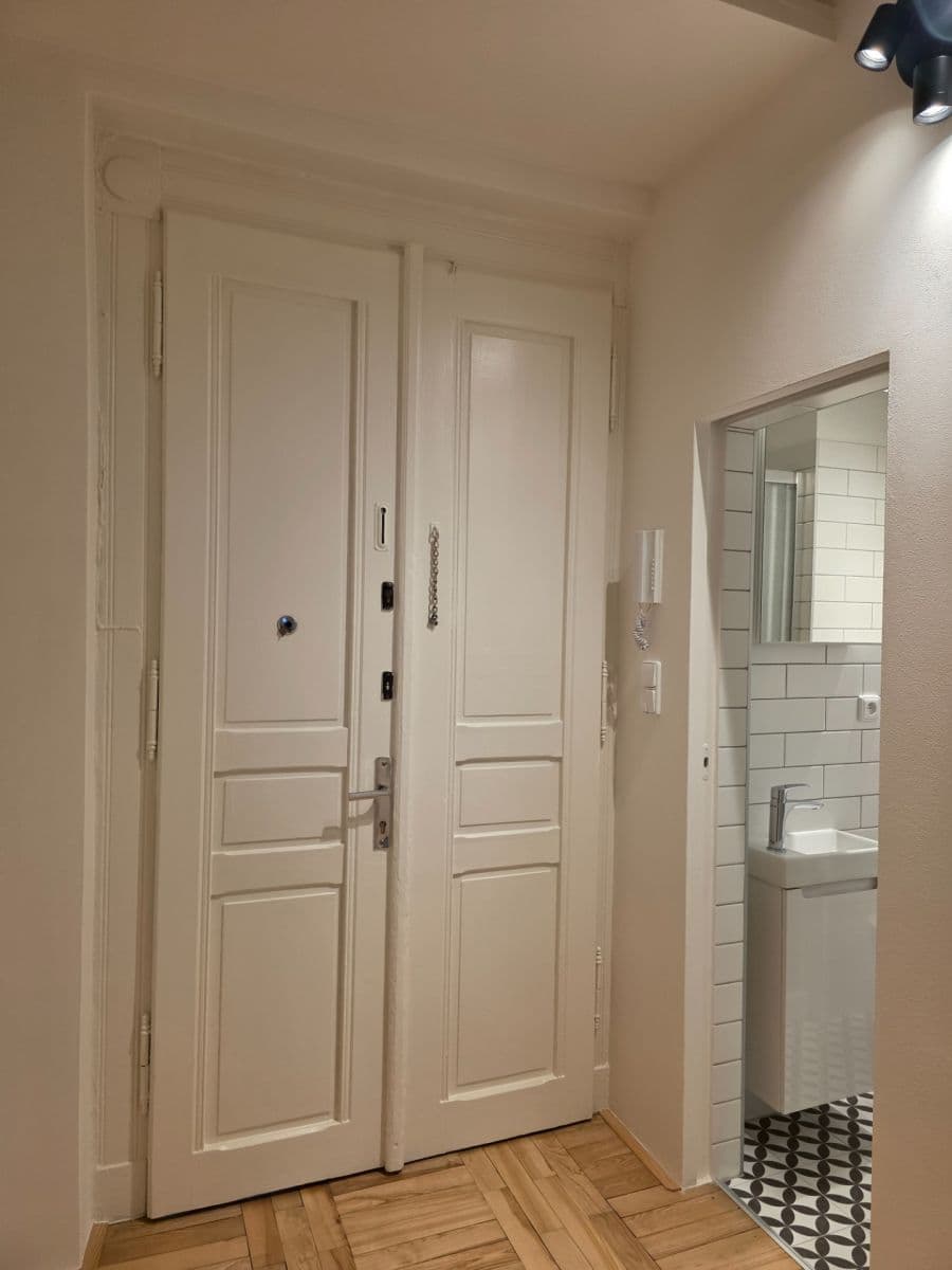 1 bedroom with open-plan kitchen flat to rent, 39 m², Jagellonská, Prague, Prague 1 bedroom with open-plan kitchen flat to rent, 39 m², Jagellonská, Prague, Prague