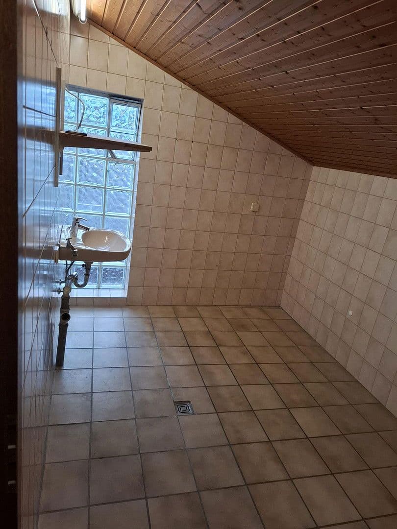 house to rent, 140 m², Niederburg, Rhineland-Palatinate house to rent, 140 m², Niederburg, Rhineland-Palatinate